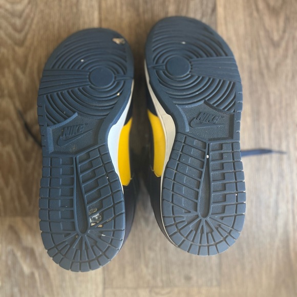 Nike Kids Shoes - Yellow and Black - Picture 5 of 5